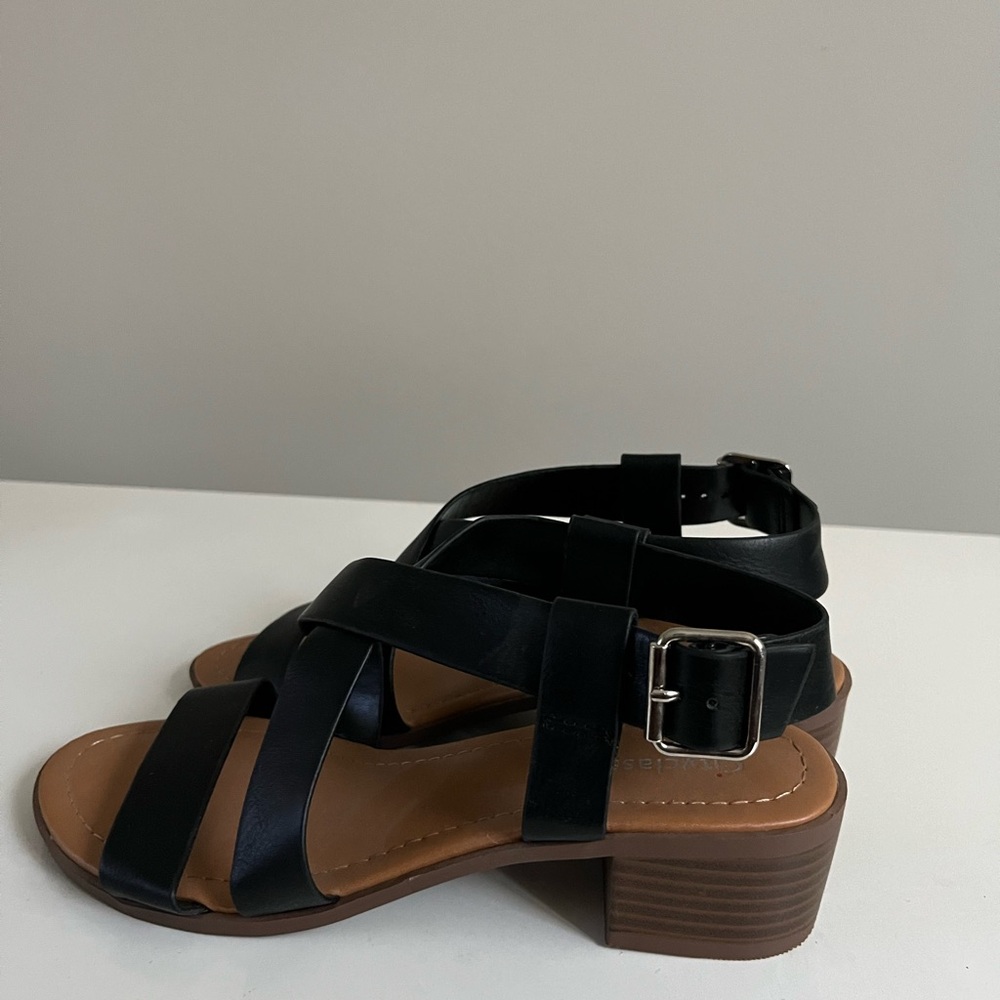 NWOT Never Worn Women's Size 7 Cityclassified Black 1" Block Heel Sandal - Picture 3 of 11